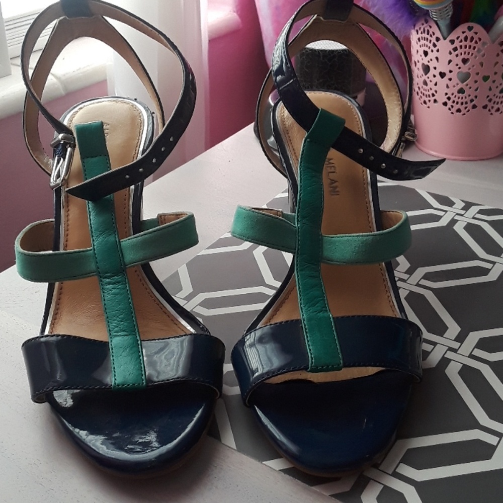 Heeled shoes